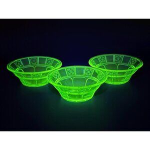 Vintage Jeanette Green Depression Glass Doric Pattern Berry Bowls Uranium Glass
